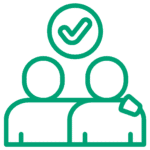 Grafik: zwei Personen Schulter an Schulter mit Check-Symbol – Begleitung bis zum Abschluss der PKV für Beamte und darüber hinaus.